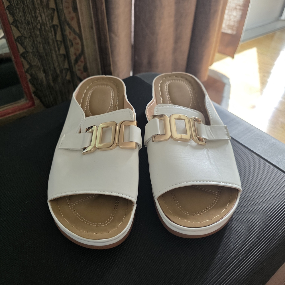 Source Unknown White Slip-On Mules with Gold Buckle Accent